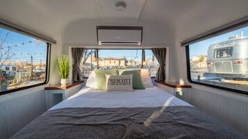 1 dormitorio, tabla de planchar con plancha, wifi y ropa de cama