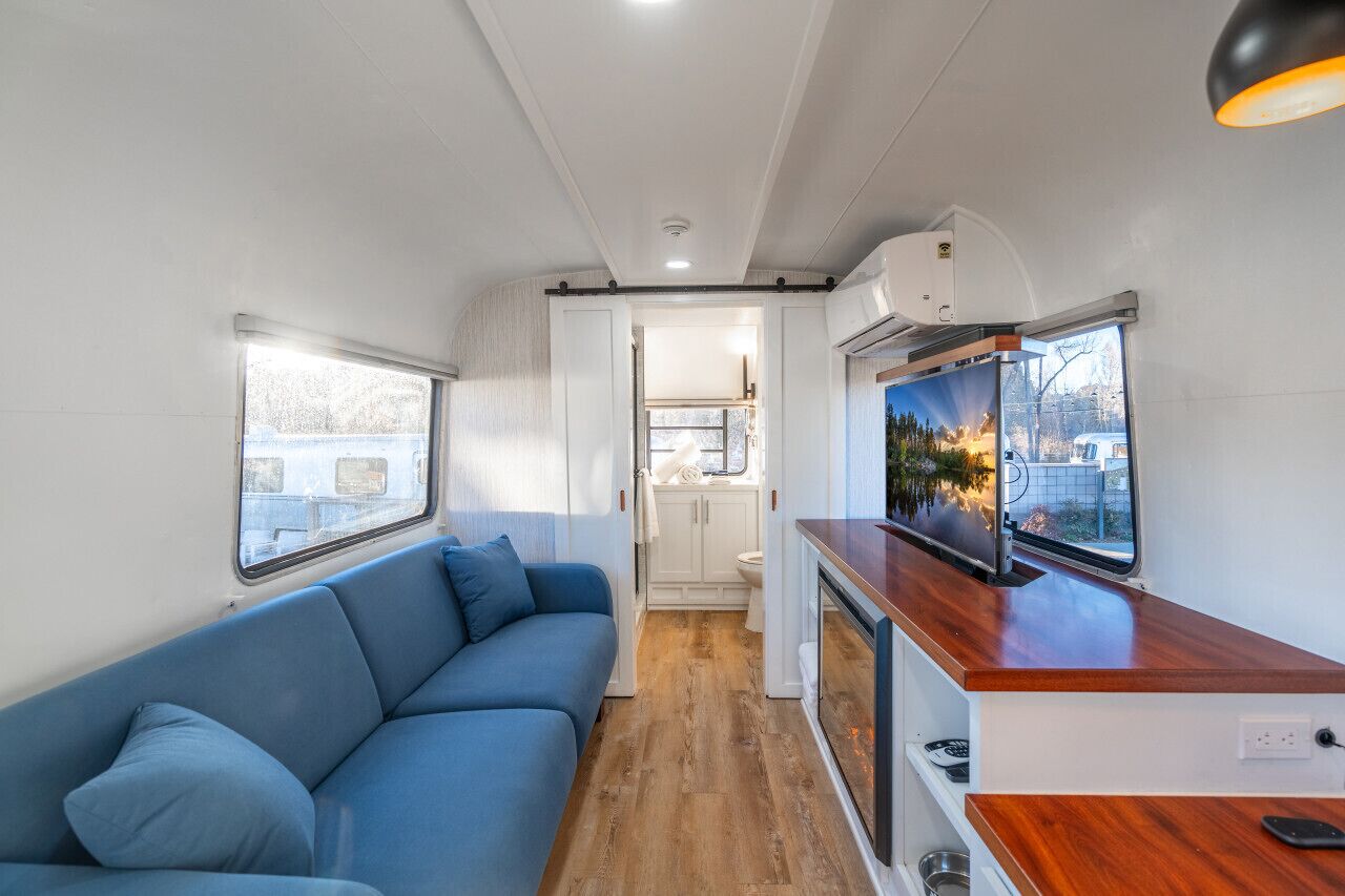 TV, caminetto, impianto stereo