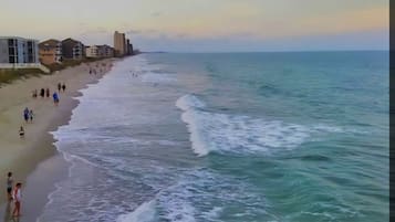 Beach nearby, sun loungers, beach towels