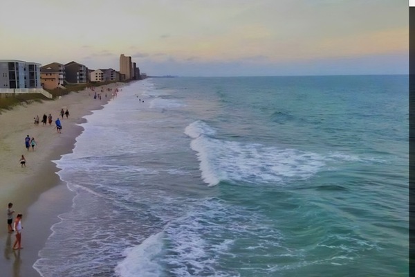 Vlak bij het strand, ligstoelen, strandlakens