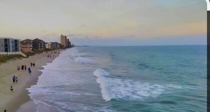 Turtle's Nest-Free BEACH pass! 2 King bedrooms, Golf/Fish, Walk to restaurants!