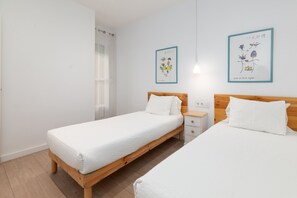2 chambres, fer et planche à repasser, Wi-Fi gratuit, draps fournis