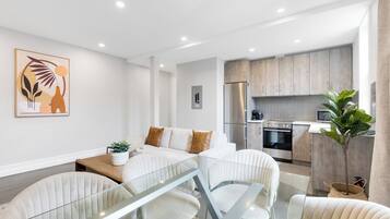 Comfort-Apartment | 2 Schlafzimmer, Betten mit Memory-Foam-Matratzen, Verdunkelungsvorhänge