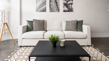 2 Schlafzimmer, Betten mit Memory-Foam-Matratzen, Verdunkelungsvorhänge