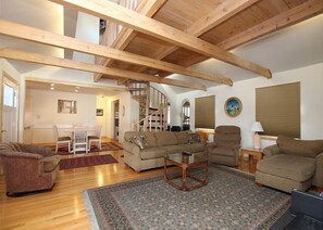 Smart TV - 18 Brooklyn Ave- This ocean block property has one of the best locations in South Rehoboth - close to the action! (Rehoboth Beach)