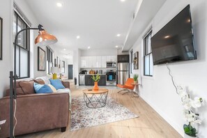 TV - ✮Unique 1BR | Walk to NJPAC/NJPENN | 30min to NYC✮ (Newark)