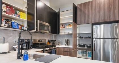 Funky ! 2BR Lux ! Free parking! 30 min to NYC