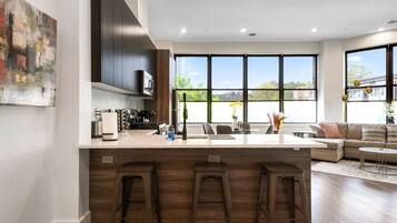 Coffee/tea maker, fridge, microwave, oven