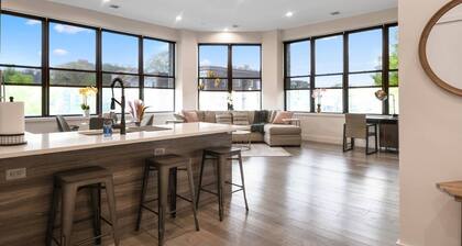 Iconic! 2BR Kind bed! 40 MIN NYC