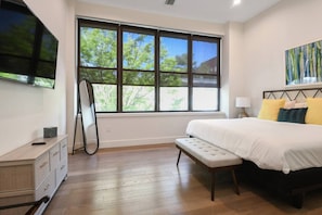 2 bedrooms, iron/ironing board, travel crib, WiFi - Iconic! 2BR Kind bed! 40 MIN NYC (East orange)