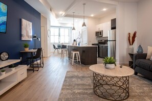 TV, ping pong - Sleek ! 1BR King ! 30 min to NYC (newark)