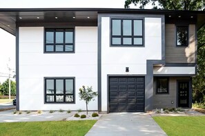 Exterior - Newly Built Modern Home In CLT! Great Location! (Charlotte)