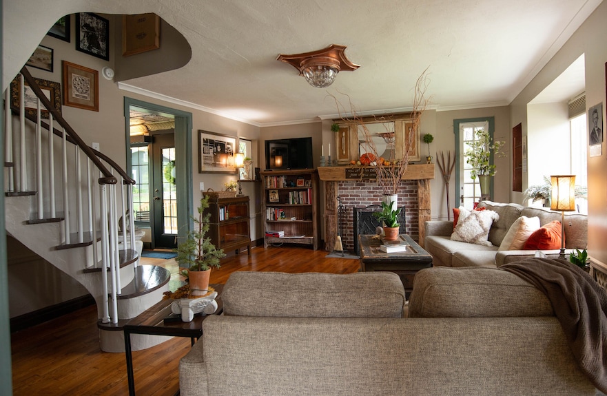 Historic Home Across The Street From The Ozark Mill And Finley Farms Property - Ozark, MO
