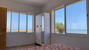 1 bedroom, bed sheets