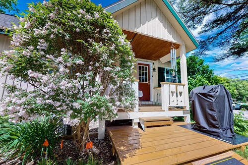 Charming cottage with a cozy, welcoming vibe