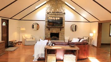 Smart TV, fireplace, video games, DVD player