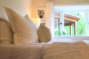 4 bedrooms, free WiFi, bed sheets