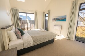 4 bedrooms, free WiFi, bed sheets - Highland Holiday Retreat (Twizel)