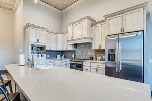 Fridge, microwave, oven, stovetop - Florence Vacation Rental w/ Rooftop Deck! (Florence)