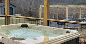 Outdoor spa tub - 5 Bedrooms Pool Theater Arcade Firepit (Sevierville)
