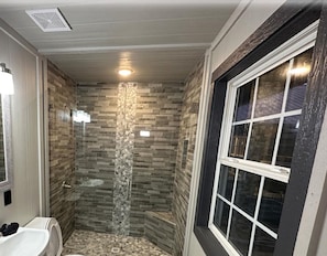 Signature Cabin | Bathroom - 5 Bedrooms Pool Theater Arcade Firepit (Sevierville)