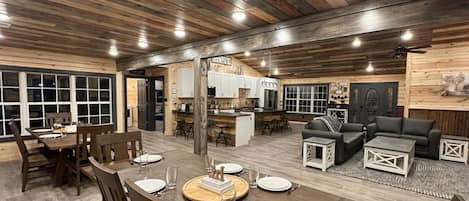 Signature Cabin | In-room dining