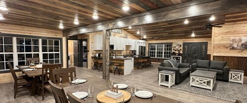 5 Bedrooms Pool Theater Arcade Firepit