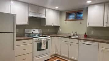 Fridge, oven, stovetop