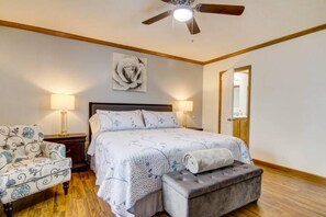 5 bedrooms, in-room safe, desk, iron/ironing board