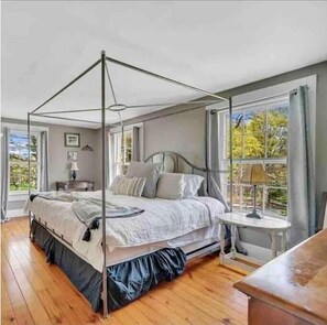 5 bedrooms, iron/ironing board, free WiFi, bed sheets