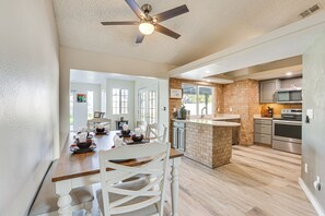 Fridge, microwave, oven, stovetop - Near Spring Training! Peoria Gem w/ Pool & Hot Tub (Peoria)