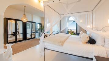 Suíte, vista para o mar | Roupas de cama premium, cofres nos quartos, individualmente mobiliados