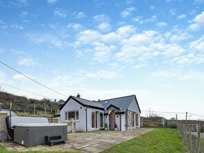 Exterior - 2 bedroom accommodation in Trefor Nr Caernarfon (Trefor Nr Caernarfon)