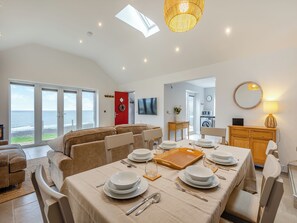 Dining - 2 bedroom accommodation in Trefor Nr Caernarfon (Trefor Nr Caernarfon)