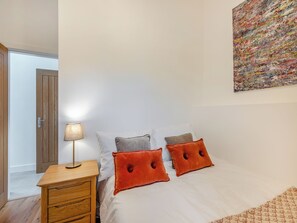 2 bedrooms, free WiFi, bed sheets - 2 bedroom accommodation in Trefor Nr Caernarfon (Trefor Nr Caernarfon)