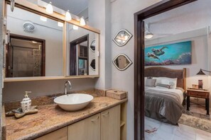 Hair dryer, towels, soap, shampoo - Paradise Ocean View Condominium in Puerta Vallarta (Puerto Vallarta)