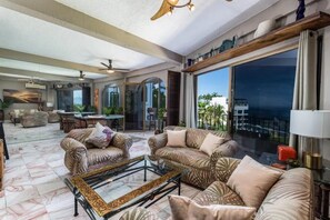 Smart TV - Paradise Ocean View Condominium in Puerta Vallarta (Puerto Vallarta)