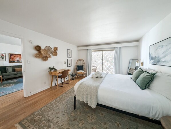 1 室のベッドルーム、デスク、アイロン / アイロン台、WiFi (無料)