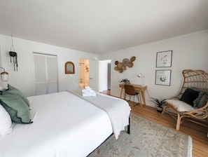 1 chambre, bureau, fer et planche à repasser, accès au Wi-Fi (inclus)