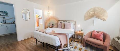 1 slaapkamer, een strijkplank/strijkijzer, gratis wifi, beddengoed