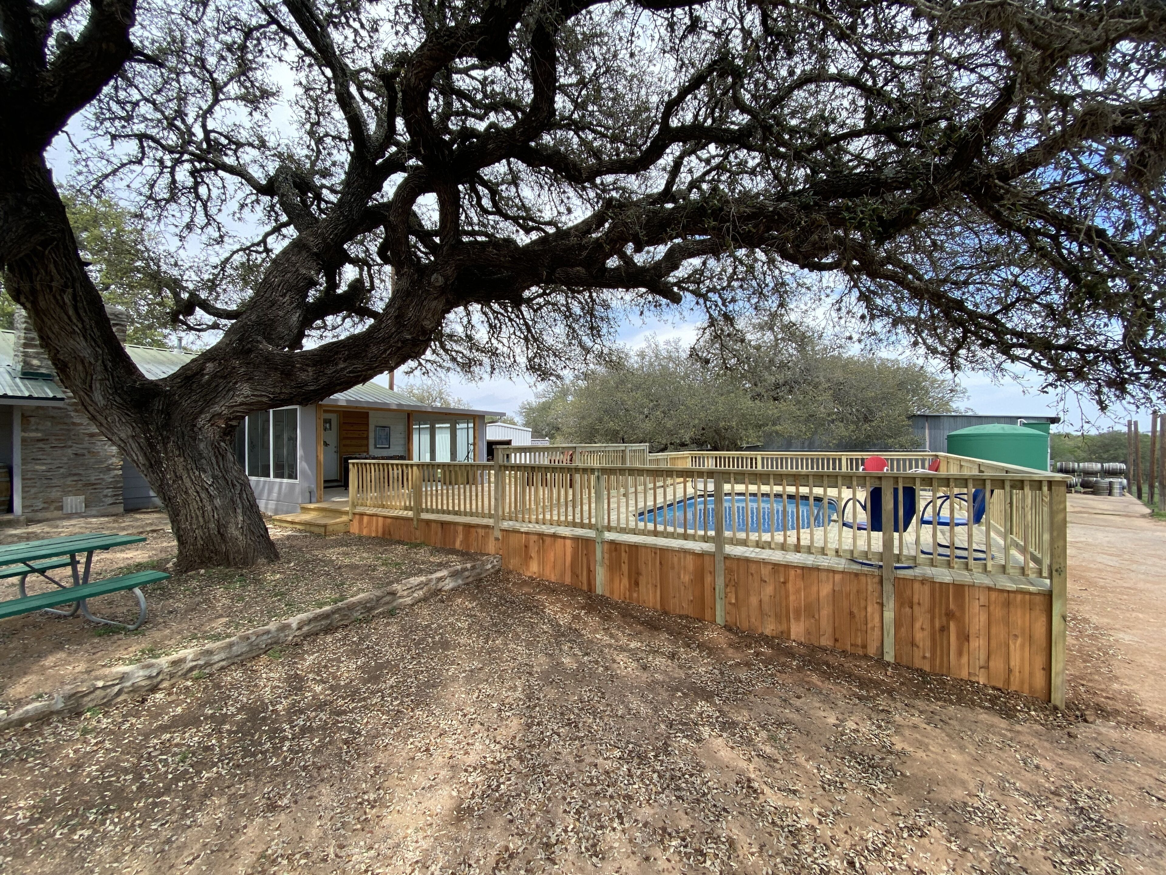 Wine Country Compound - Former Winery - Sleeps 21 - Pet Friendly