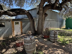 Property grounds - Wine Country Compound - Former Winery - Sleeps 21 - Pet Friendly (Round Mountain)