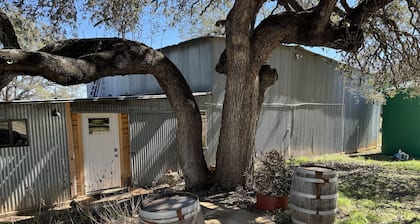 Wine Country Compound - Former Winery - Sleeps 21 - Pet Friendly