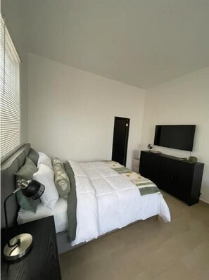 1 habitación, tabla de planchar con plancha, wifi y ropa de cama