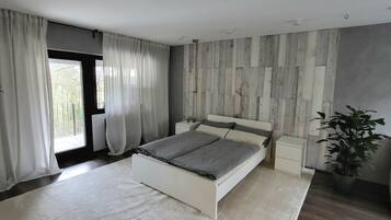 4 quartos, ferros/tábuas de passar roupa, berço de viagem, Wi-Fi