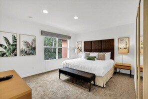 4 bedrooms, desk, iron/ironing board, travel crib - Mickey and Star Wars Fun, Resort Pool & Slide (Kissimmee)