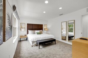 4 bedrooms, desk, iron/ironing board, travel crib