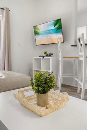 4 slaapkamers, een strijkplank/strijkijzer, reisbedje, gratis wifi