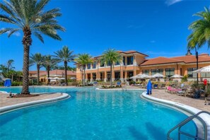 Beheizter Pool