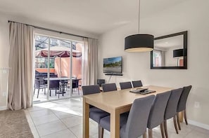 Dining - Vacation Home at Regal Oaks, 5 Minutes to Old Town (Kissimmee)